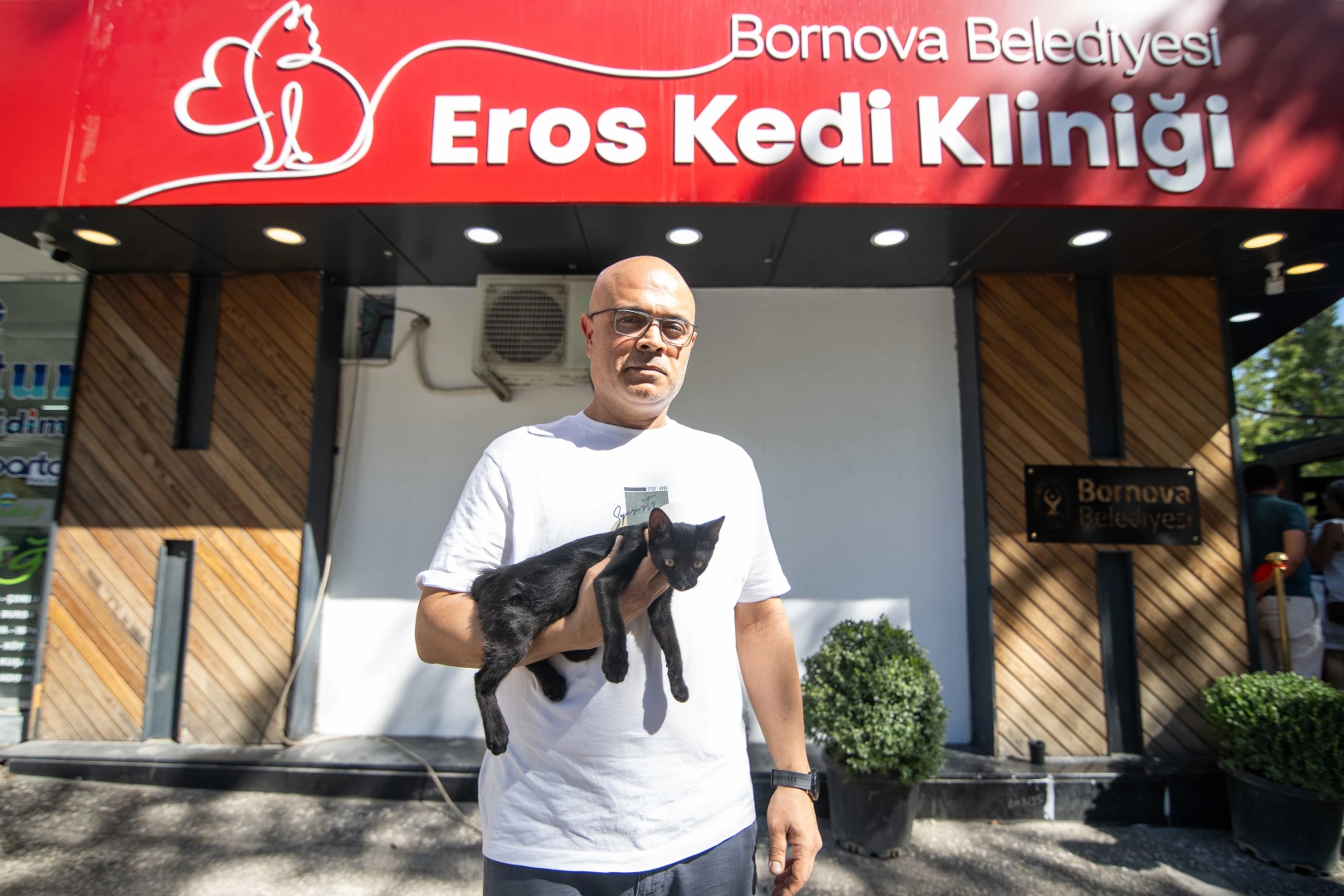 İzmir Bornova’da ‘Eros Kedi Kliniği’ açıldı