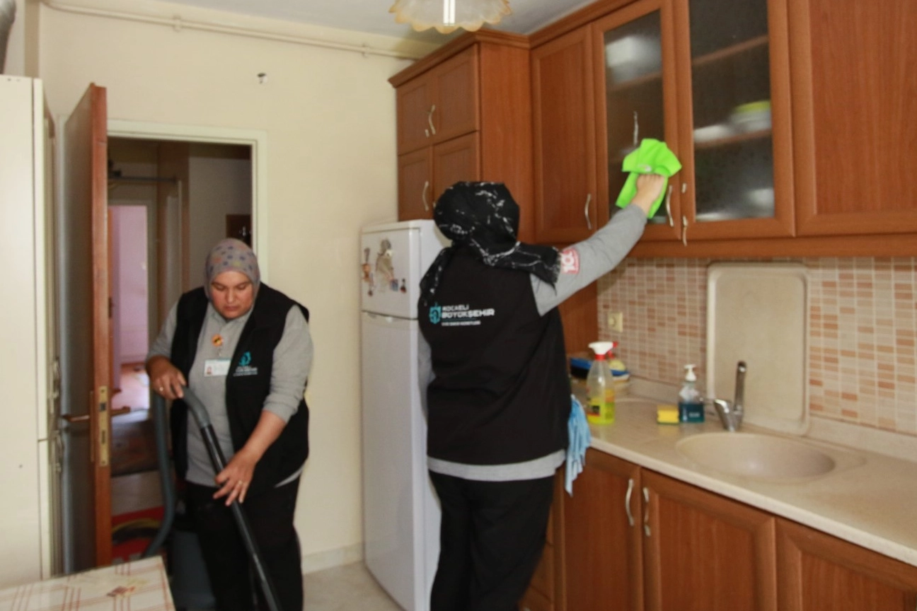 Kocaeli Büyükşehir’den 7 ayda 2 bini aşkın ev temizliği