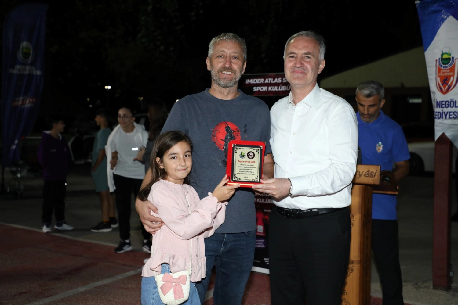 Bursa İnegöl’de sokak basketbolunda kupalar sahiplerini buldu Bursa İnegöl’de sokak basketbolunda kupalar sahiplerini buldu