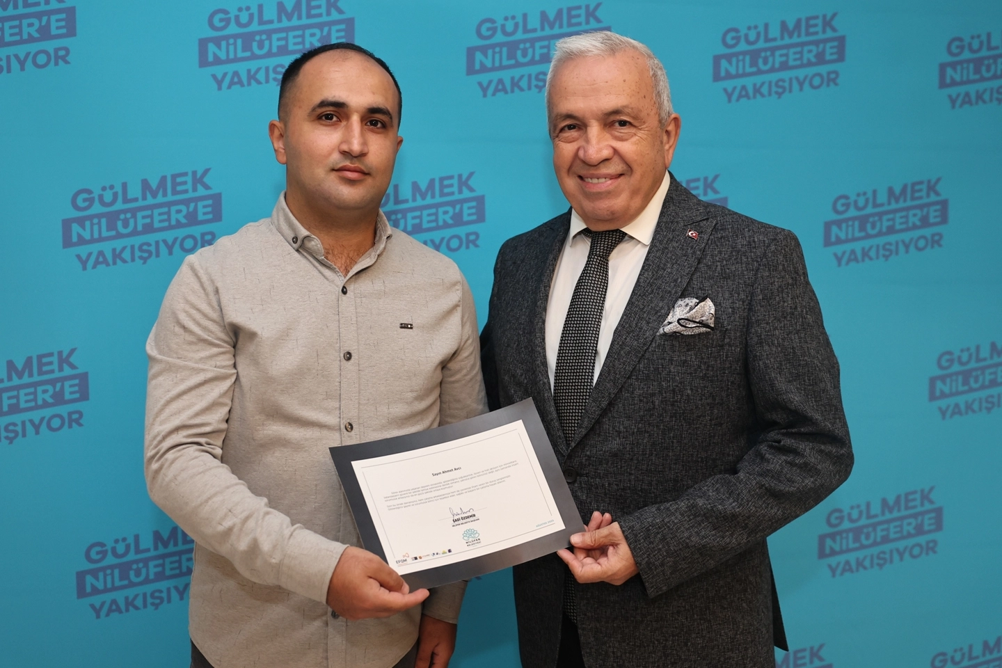 Bursa Nilüfer’de cesur personele Başkan Özdemir’den tebrik Bursa Nilüfer’de cesur personele Başkan Özdemir’den tebrik