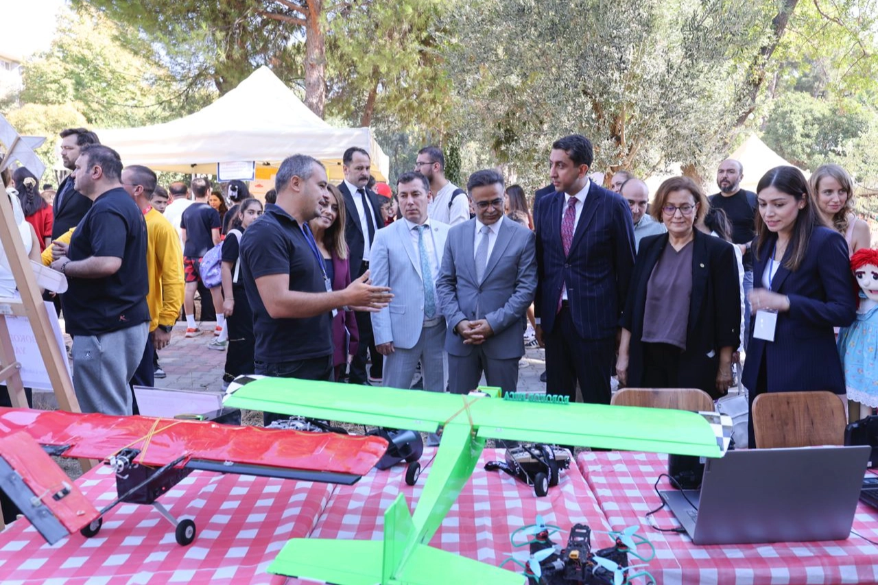 DEÜ’de ‘Bilim Şenliği’ coşkusu