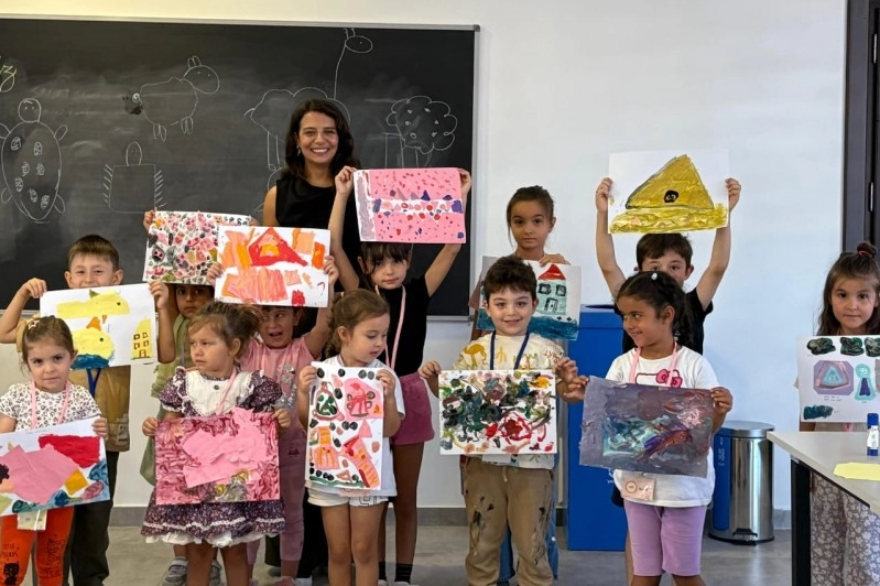 Eskişehir Sanat Sokağı’nda minik yetenekler sahneye çıktı Eskişehir Sanat Sokağı’nda minik yetenekler sahneye çıktı