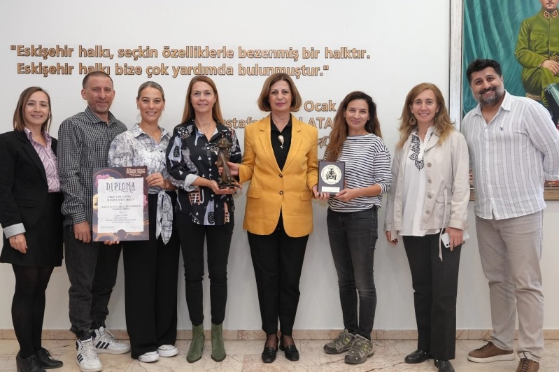 Eskişehir Şehir Tiyatroları’na Sırbistan’dan uluslararası ödül Eskişehir Şehir Tiyatroları’na Sırbistan’dan uluslararası ödül