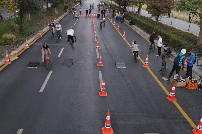 Eskişehir’de “Dünya Otomobilsiz Kent Günü” ilk kez kutlandı Eskişehir’de “Dünya Otomobilsiz Kent Günü” ilk kez kutlandı