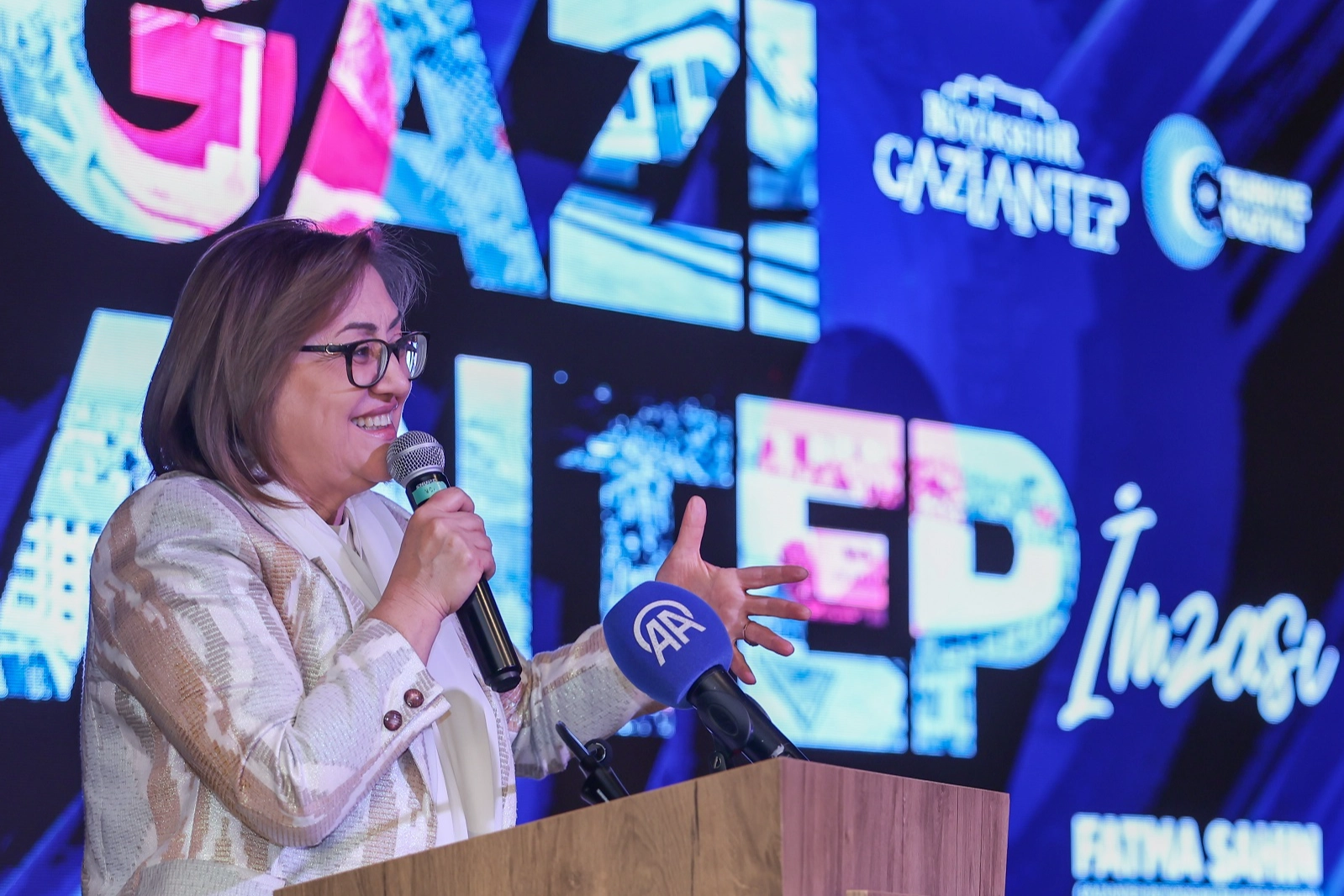 Gaziantep’te 41 yıllık çiftler ‘Umre’ yolculuğuna hazırlanıyor Gaziantep’te 41 yıllık çiftler ‘Umre’ yolculuğuna hazırlanıyor