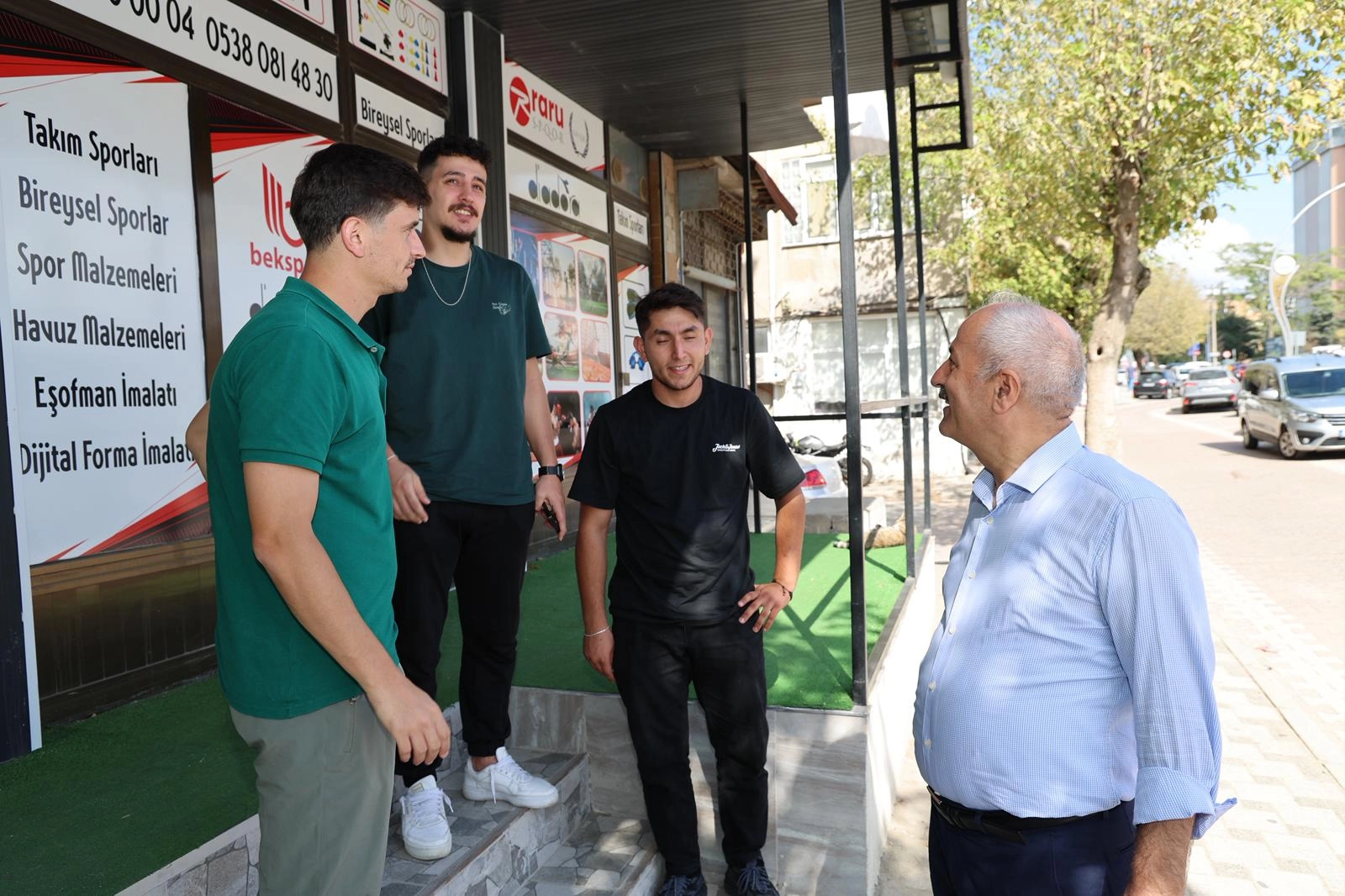 Gebze’de Başkan Büyükgöz’den Güzeller esnafına ziyaret Gebze’de Başkan Büyükgöz’den Güzeller esnafına ziyaret
