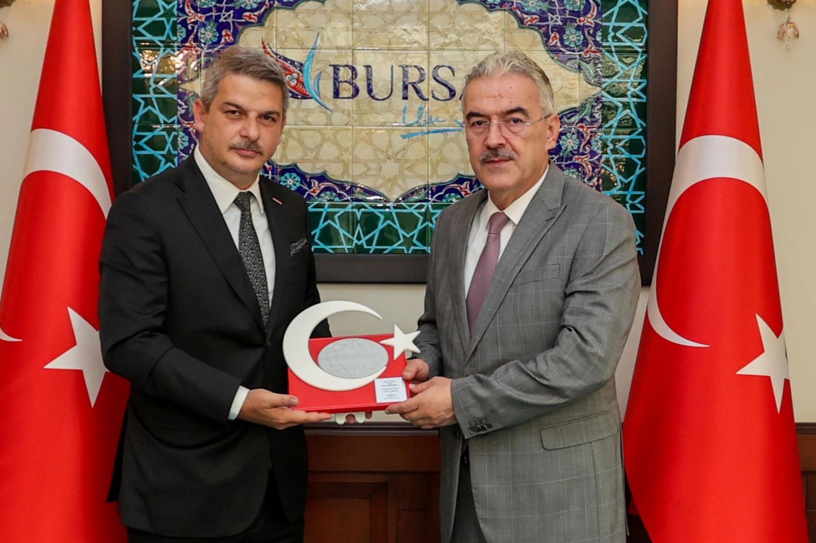 GESİAD’dan Bursa Valisi Ayyıldız’a 34. yıl ziyareti GESİAD’dan Bursa Valisi Ayyıldız’a 34. yıl ziyareti