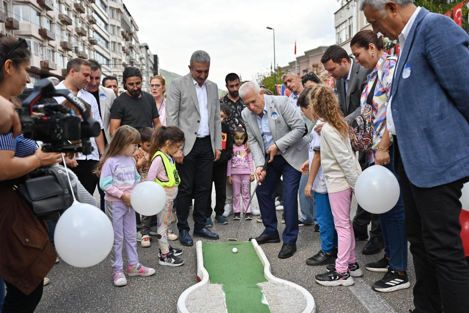Haydi çocuklar, Heykel’de buluşuyoruz Haydi çocuklar, Heykel’de buluşuyoruz