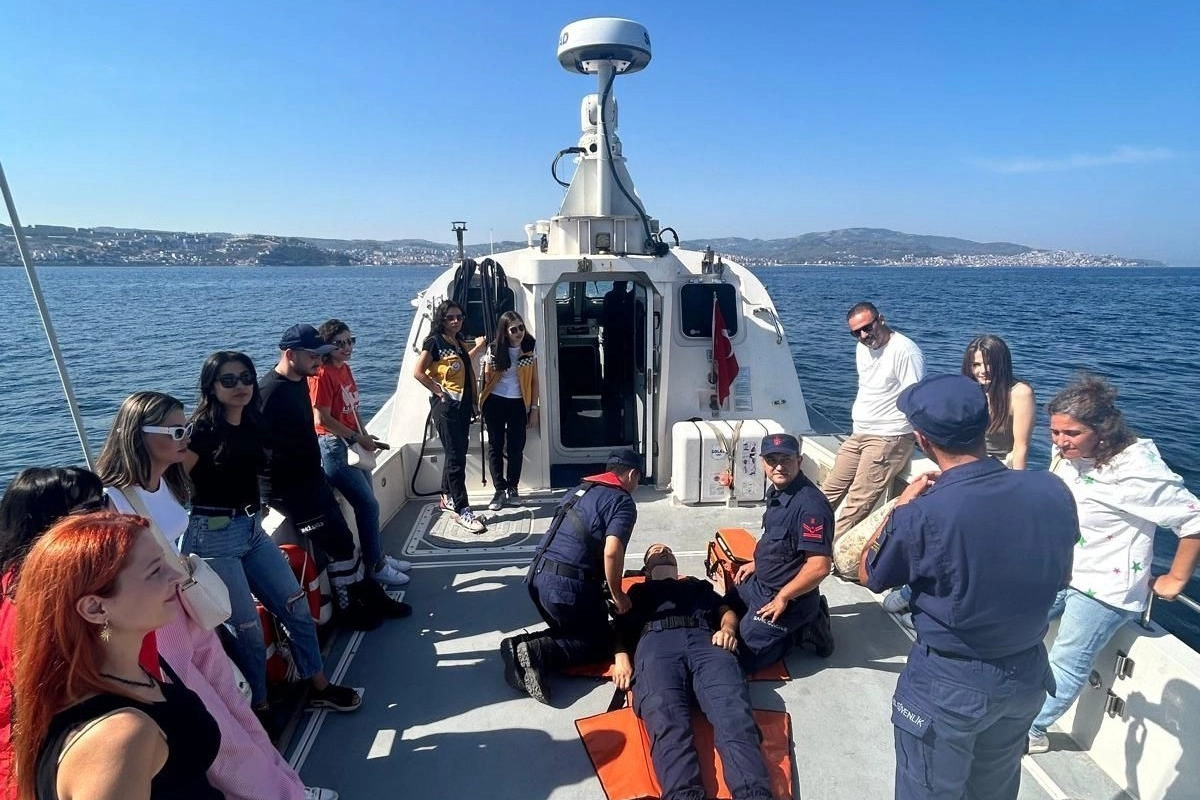 Mudanya sahili açıklarında tıbbi tahliye eğitimi Mudanya sahili açıklarında tıbbi tahliye eğitimi