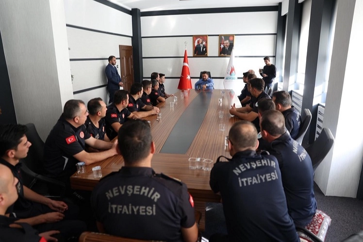 Nevşehirli itfaiyecilerden Başkan Arı’ya ziyaret Nevşehirli itfaiyecilerden Başkan Arı’ya ziyaret