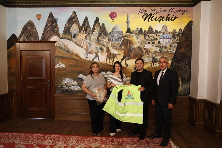 Rasim Arı’ya Gülşehir’den özel ziyaret Rasim Arı’ya Gülşehir’den özel ziyaret