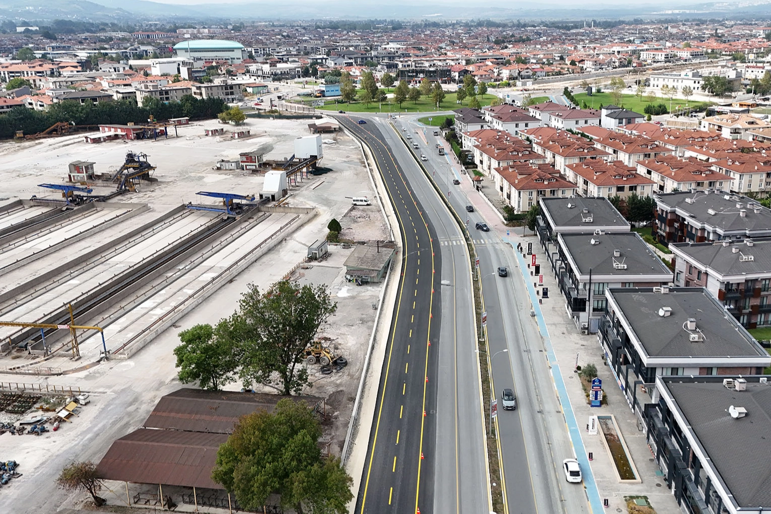 Sakarya Yazlık Kavşağı ile Millet Bahçesi arasındaki yol genişletme tamamlandı Sakarya Yazlık Kavşağı ile Millet Bahçesi arasındaki yol genişletme tamamlandı