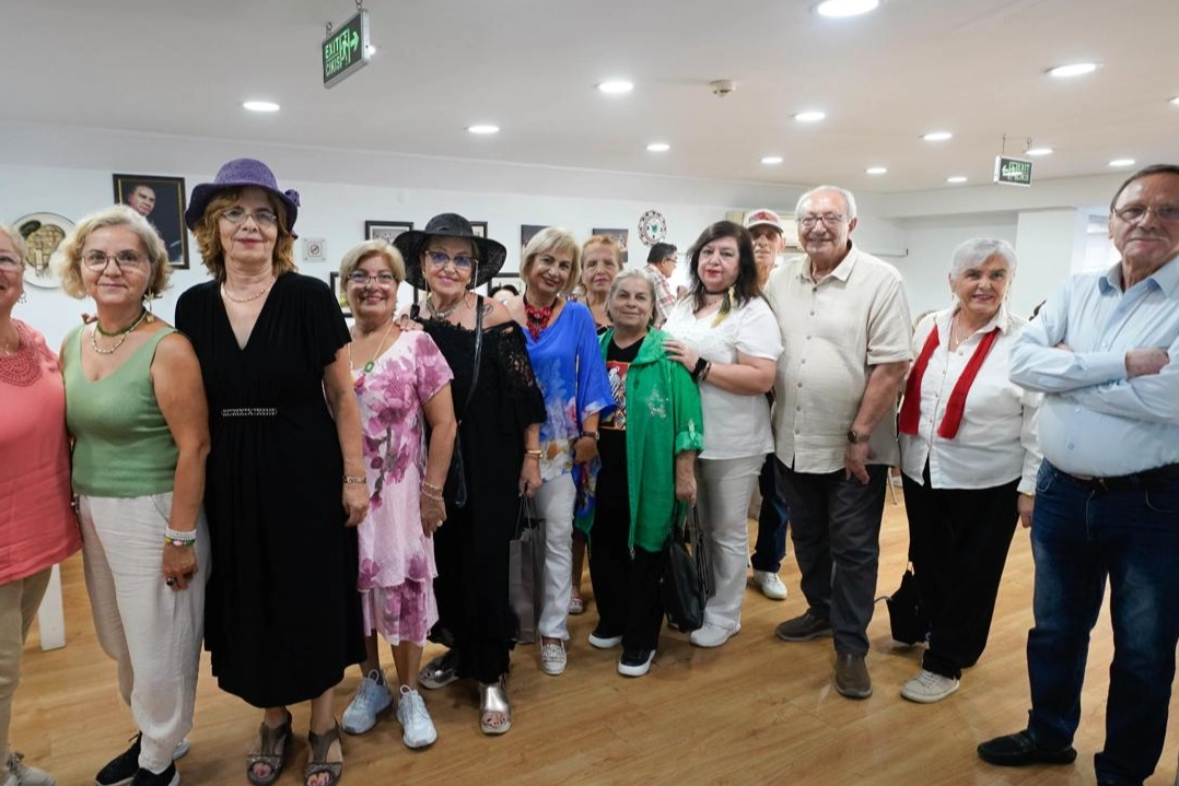İzmir Büyükşehir’den ileri yaşlılara destek İzmir Büyükşehir’den ileri yaşlılara destek