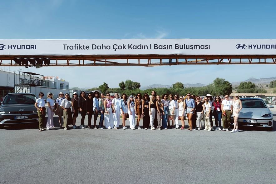  Kadın...