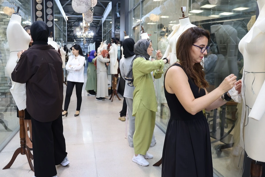 Moda Akademisi’nde adaylar yeteneklerini sergiledi Moda Akademisi’nde adaylar yeteneklerini sergiledi