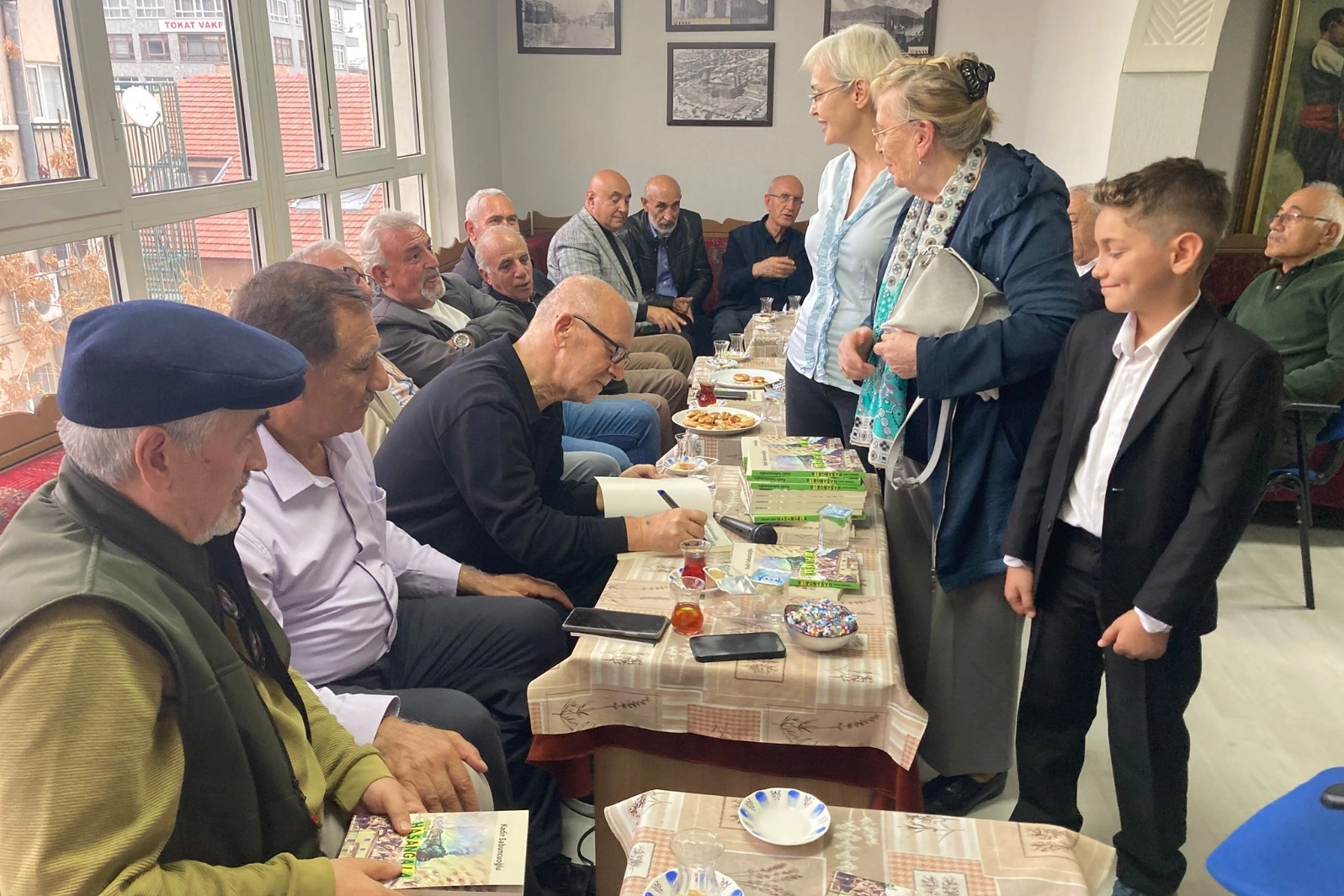 Sabuncuoğlu’nun ‘Kalbimdeki Manşet: Hasangala’ okurlarıyla buluştu